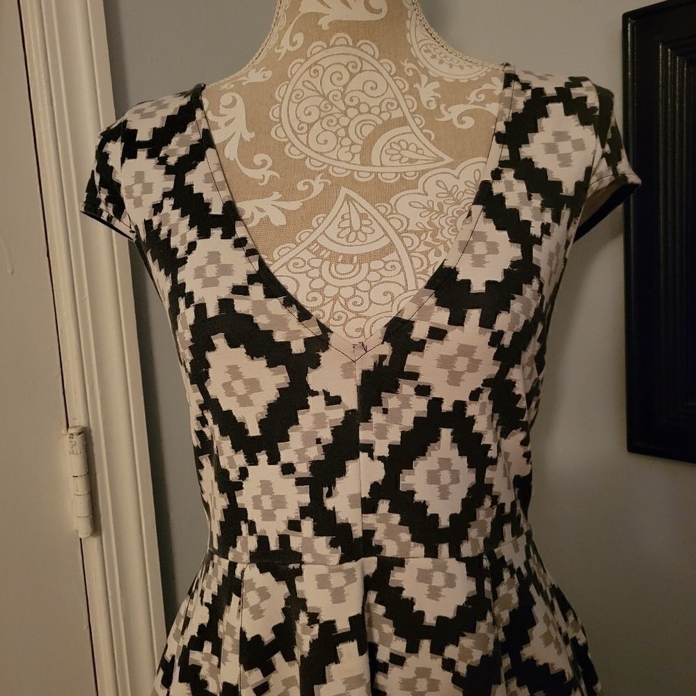 Revolve MINKPINK geometric pattern skater dress - Picture 4 of 9